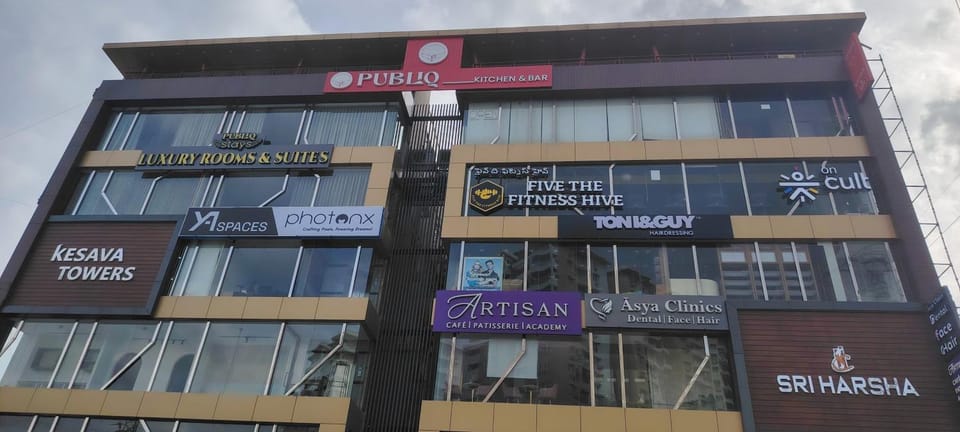 Property building, Property logo or sign, Fitness centre/facilities, Street view