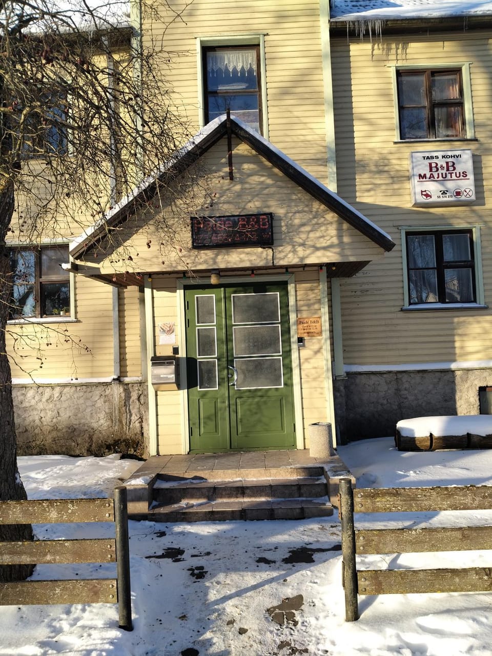 Facade/entrance