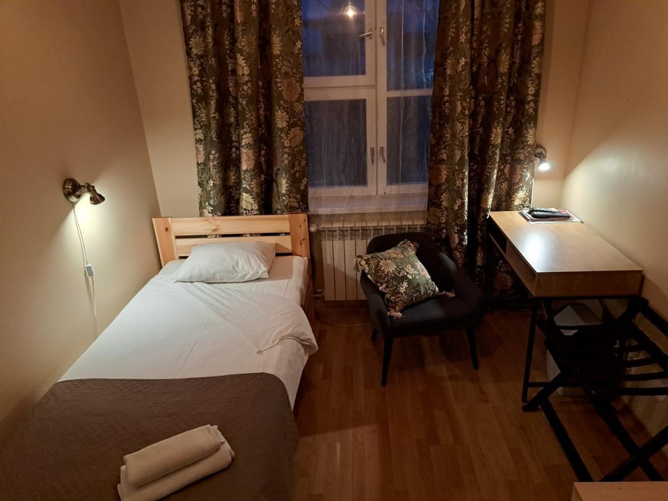 Photo of the whole room, Seating area