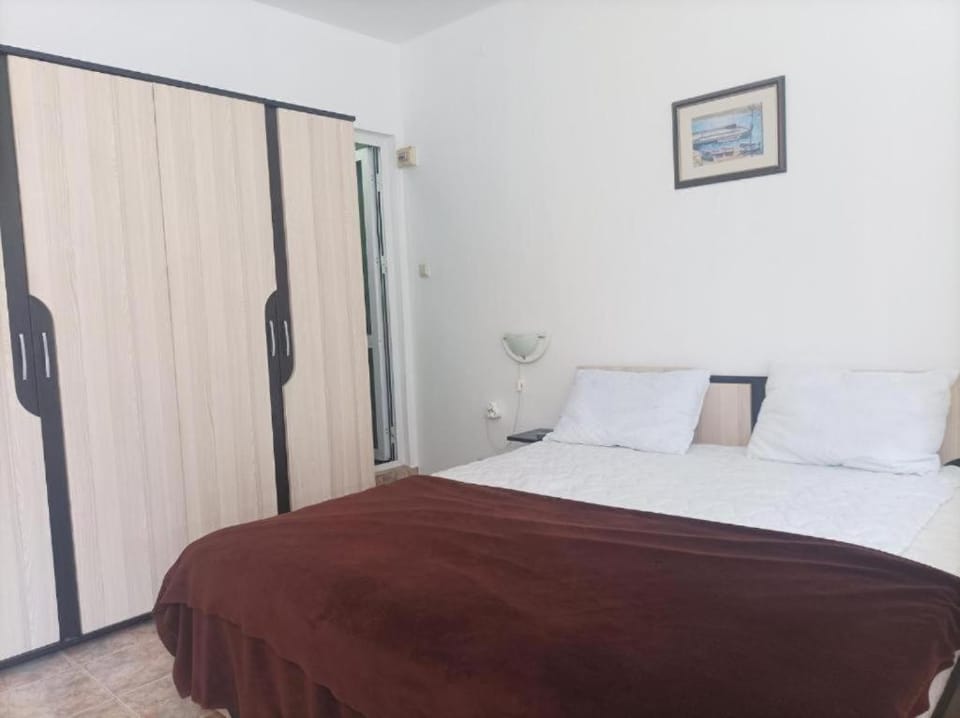 Family Hotel California Bed and Breakfast in Burgas Province