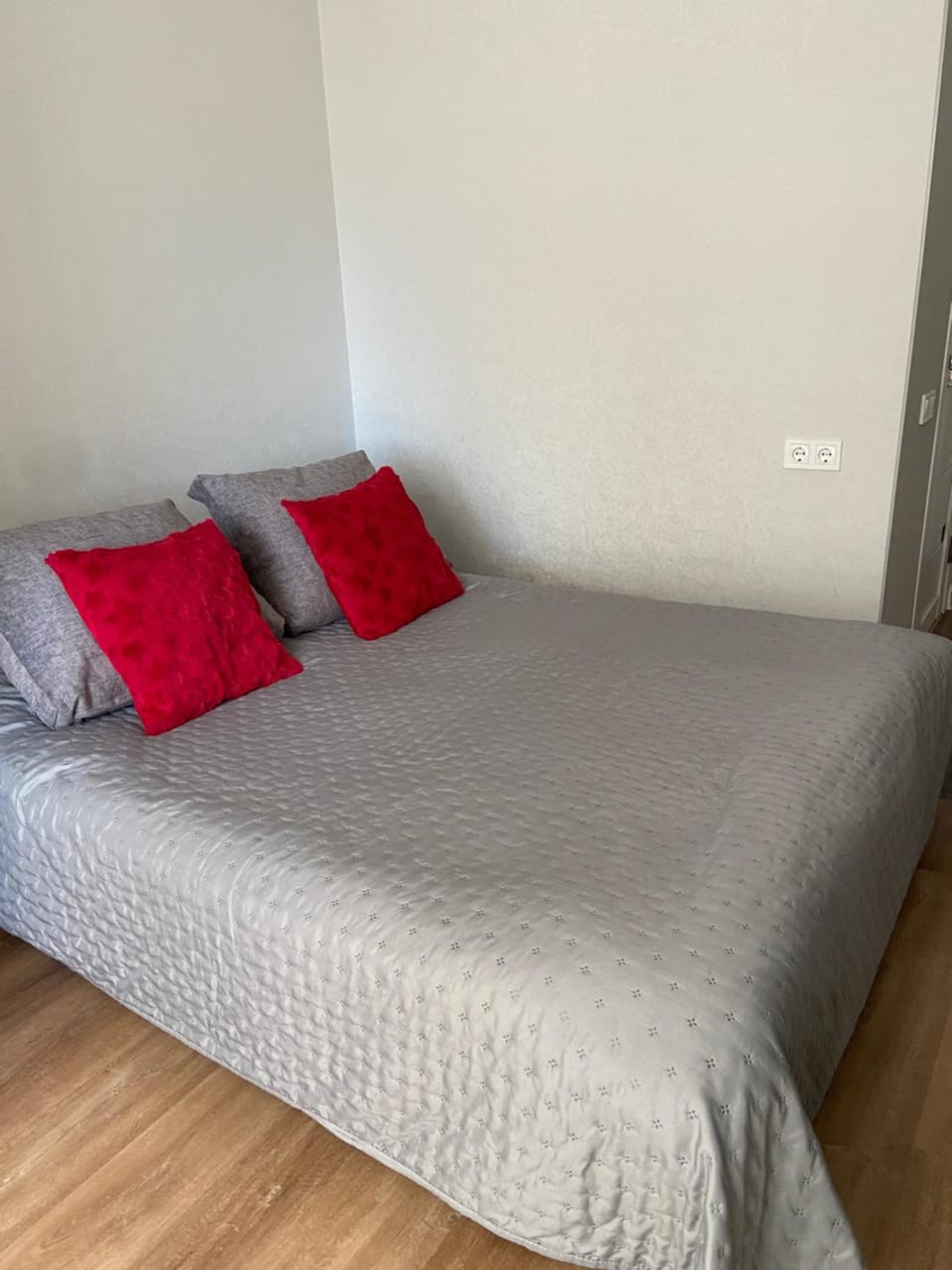 Redroom Apartment in Kharkiv