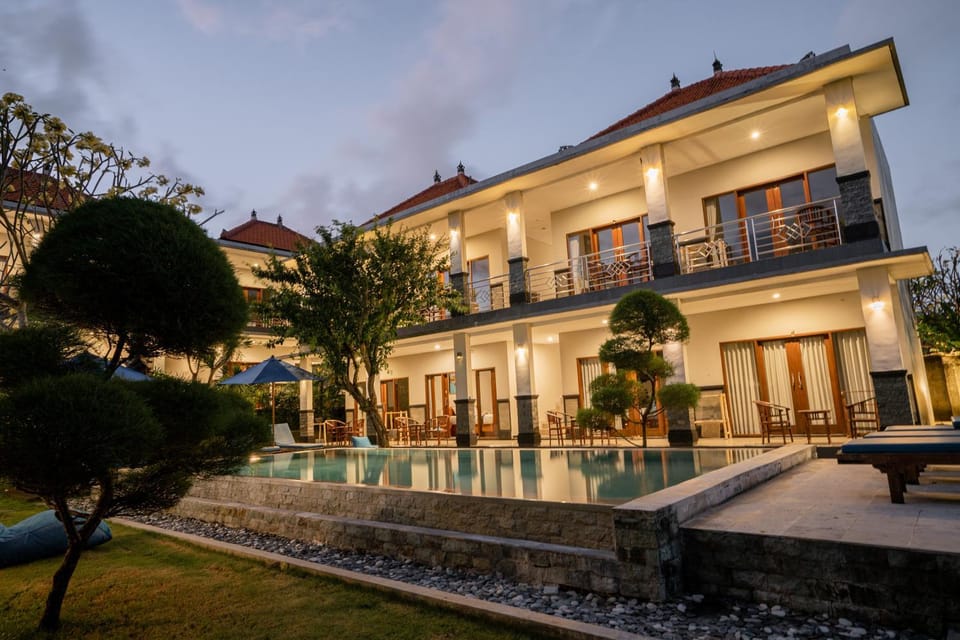 Property building, Garden, Garden view, Pool view, sunbed