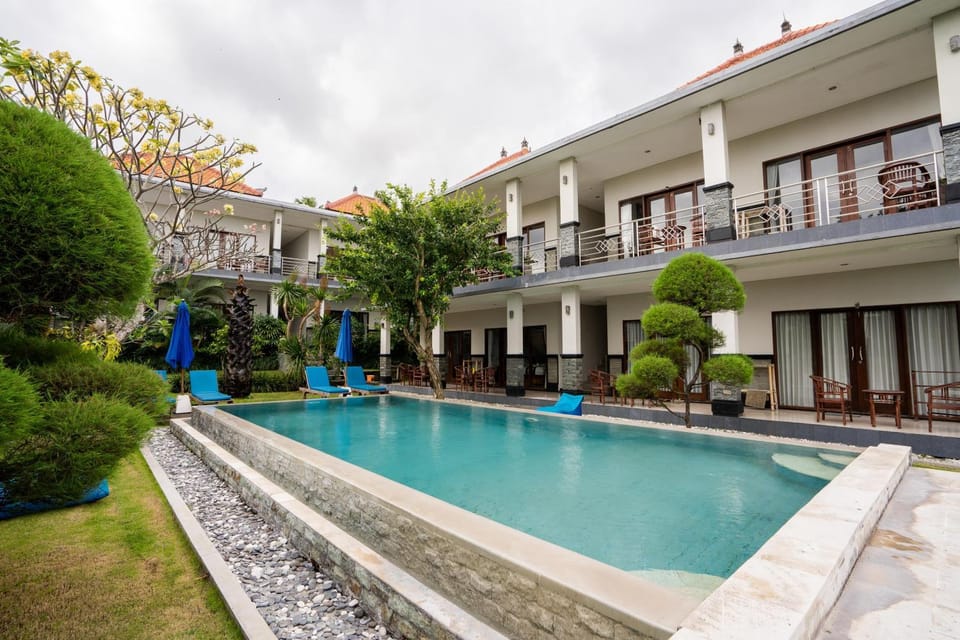 Property building, Day, Garden, Garden view, Pool view, Swimming pool, sunbed