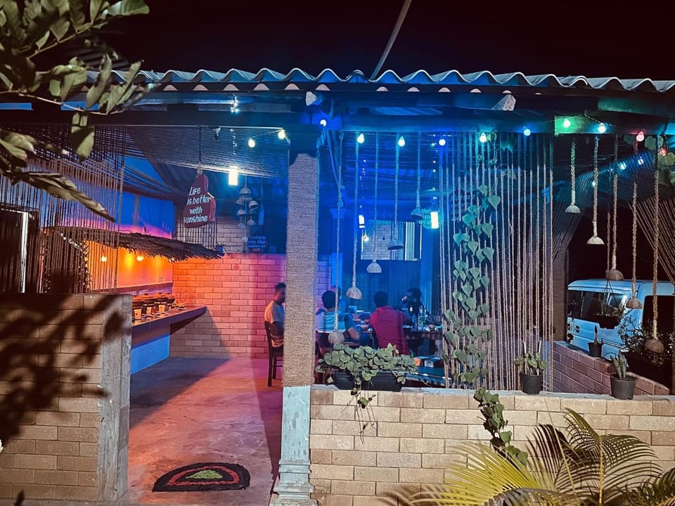 Peackok VVillage and FFamily RRestaurant Hotel in Dambulla