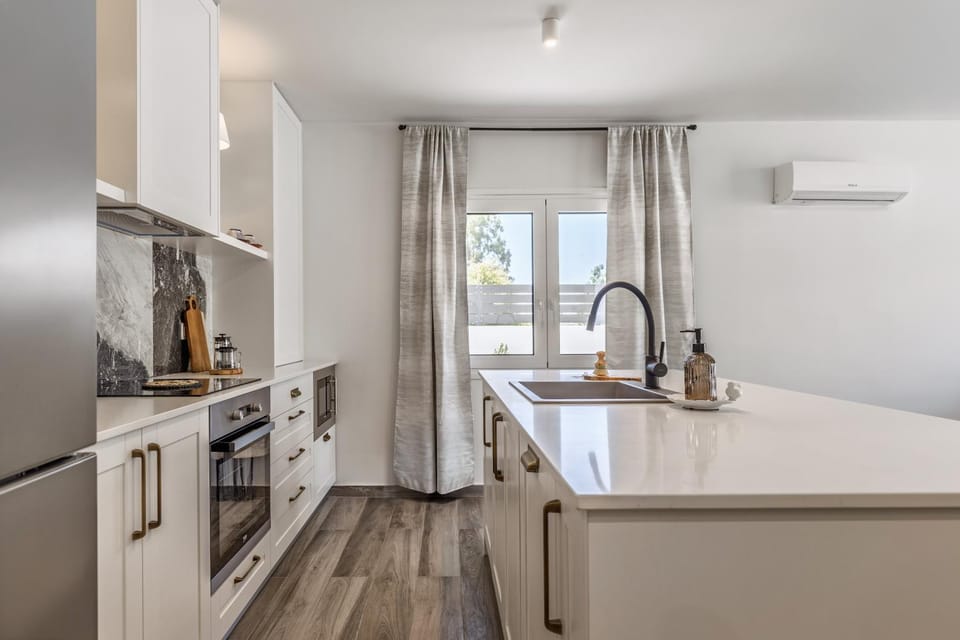 Coffee/tea facilities, Kitchen or kitchenette, dishwasher, oven