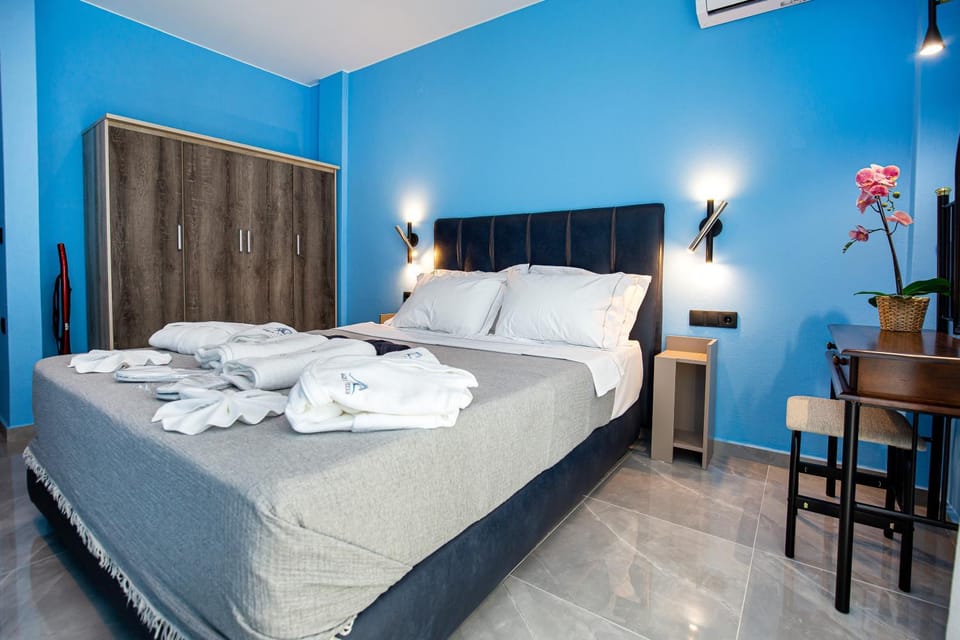 Bed, Photo of the whole room, Bedroom, towels, air conditioner