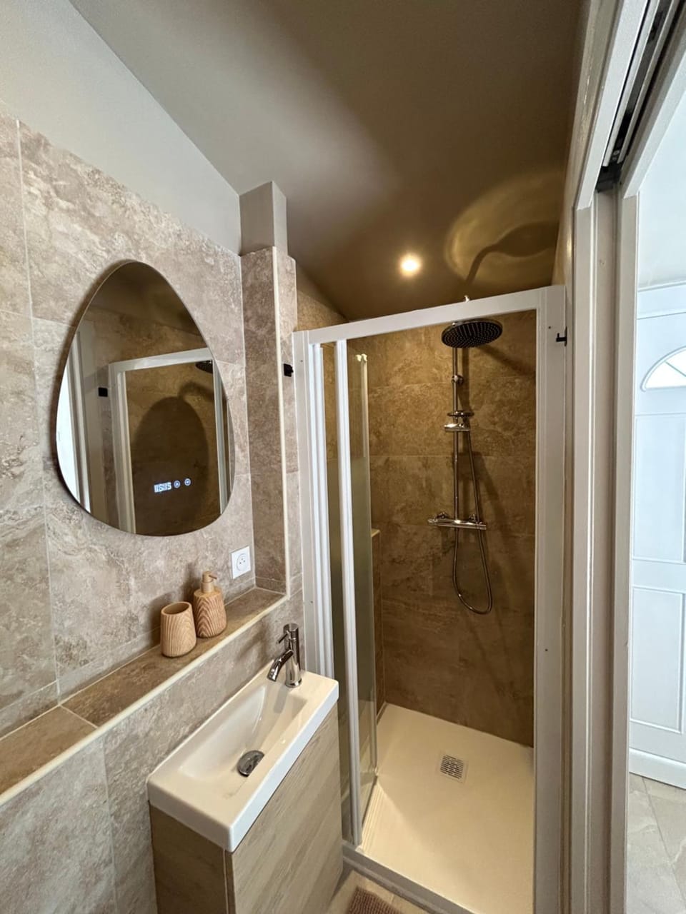 Shower, Bathroom, towels