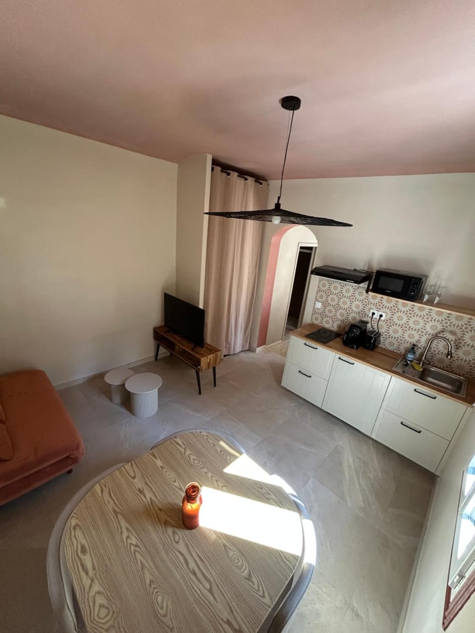 Kitchen or kitchenette, Living room, Seating area