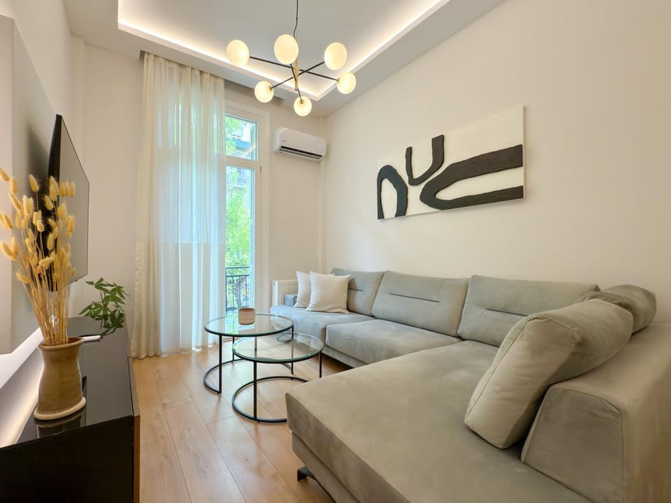 TV and multimedia, Seating area, Dining area