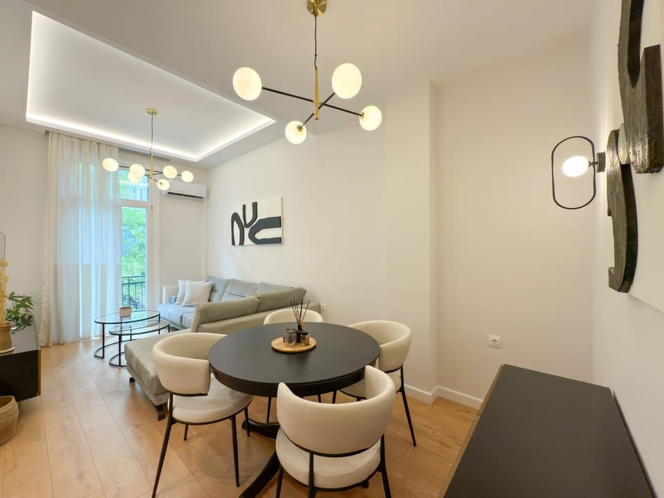 TV and multimedia, Living room, Seating area, Dining area