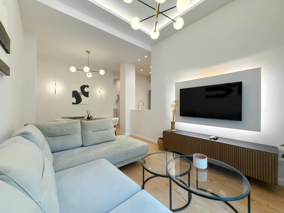 TV and multimedia, Seating area, Dining area