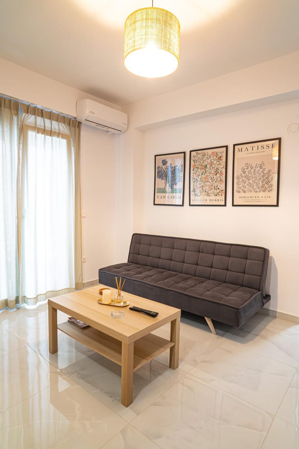 Living room, Photo of the whole room, Decorative detail, Seating area, air conditioner