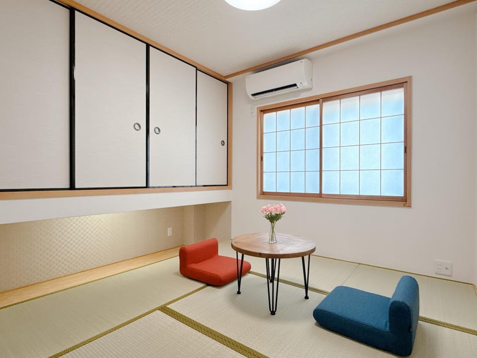 Living room, Seating area, air conditioner