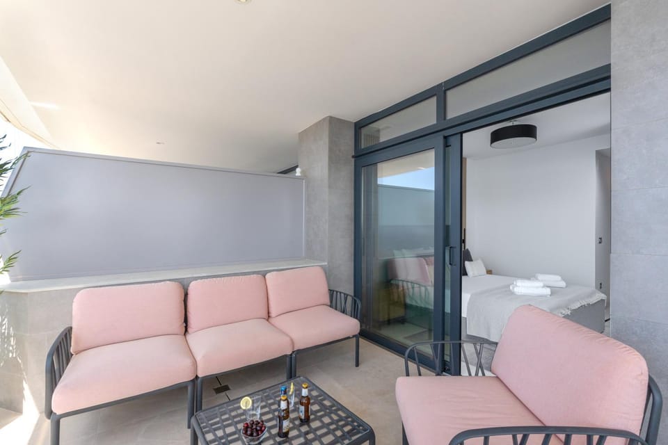 Sunset Cliffs Apartment - High Floor - Sea View Apartment in Benidorm