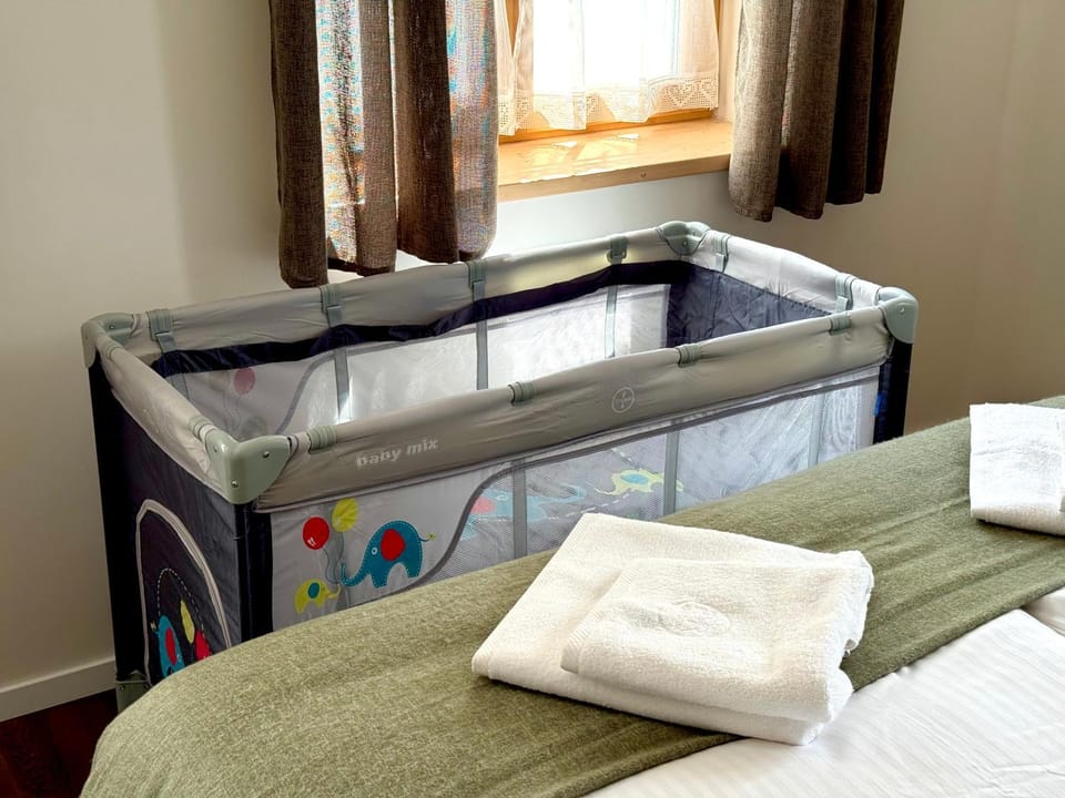 Bed, Bedroom, cot