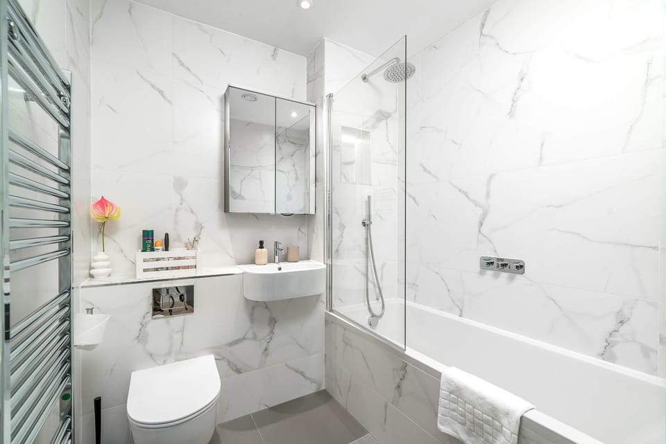 Shower, Toilet, Bathroom, Bath, towels