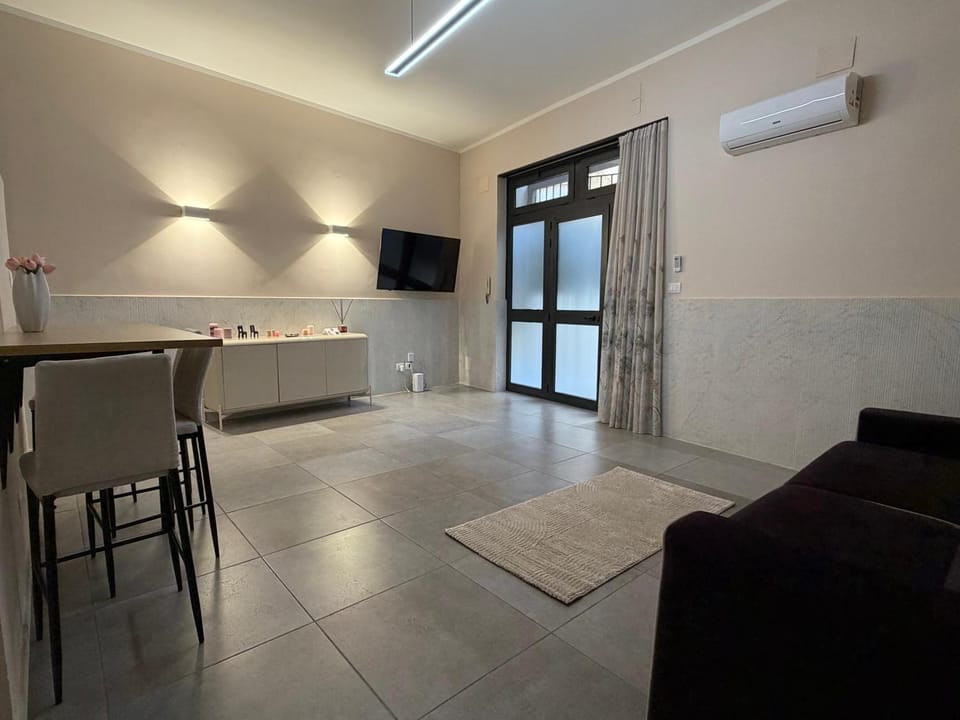 TV and multimedia, Kitchen or kitchenette, Seating area, Dining area