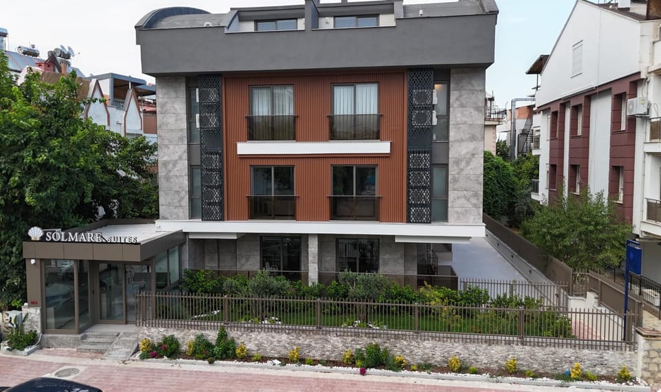 Property building, Day, Garden