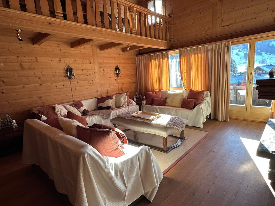 4-bedroom Chalet in the Heart of Gstaad Apartment in Saanen