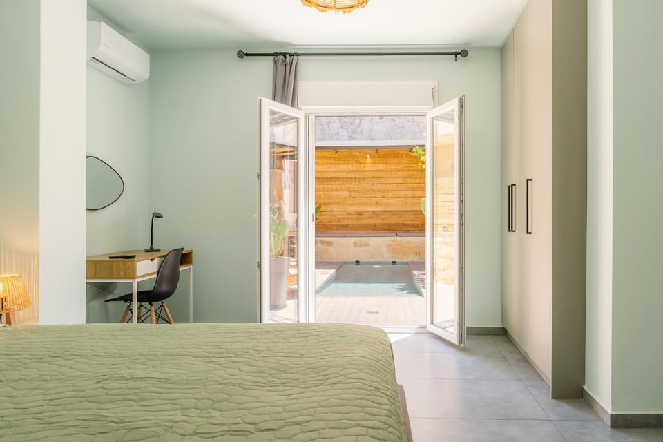 Bed, Photo of the whole room, Bedroom, air conditioner