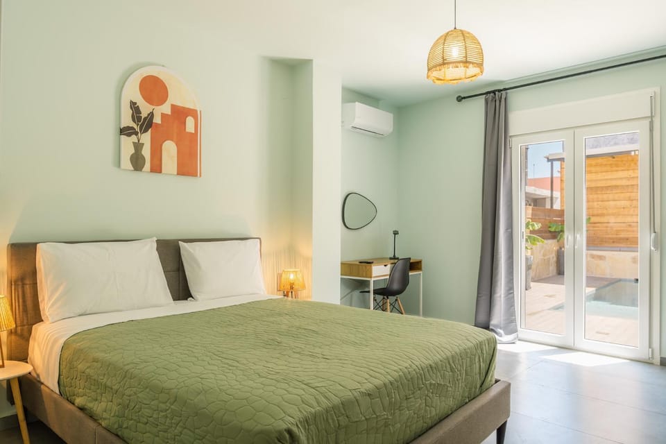 Bed, Photo of the whole room, Bedroom, air conditioner
