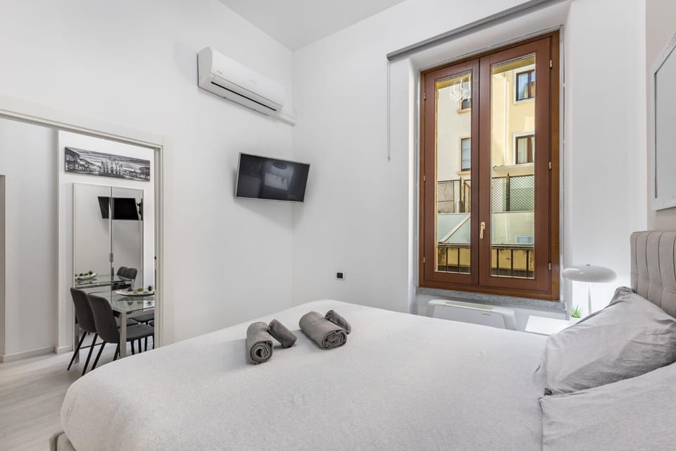 Bed, Photo of the whole room, Bedroom, towels, air conditioner