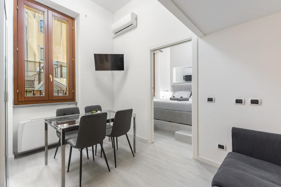 Communal lounge/ TV room, Living room, Photo of the whole room, Seating area, Dining area, Evening entertainment, Bedroom, air conditioner