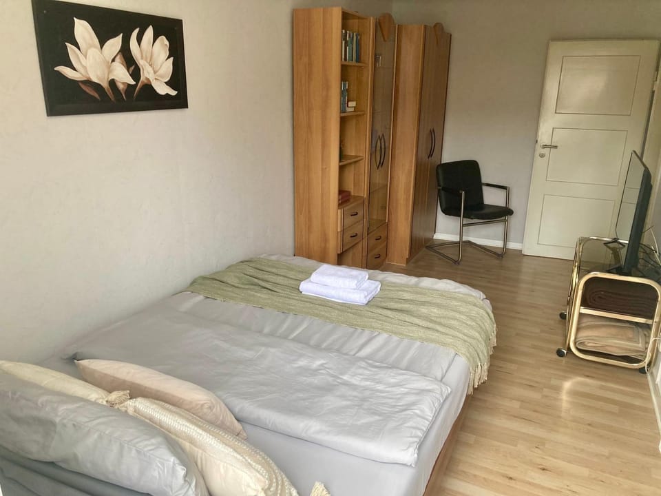Bed, Photo of the whole room, Bedroom, wardrobe