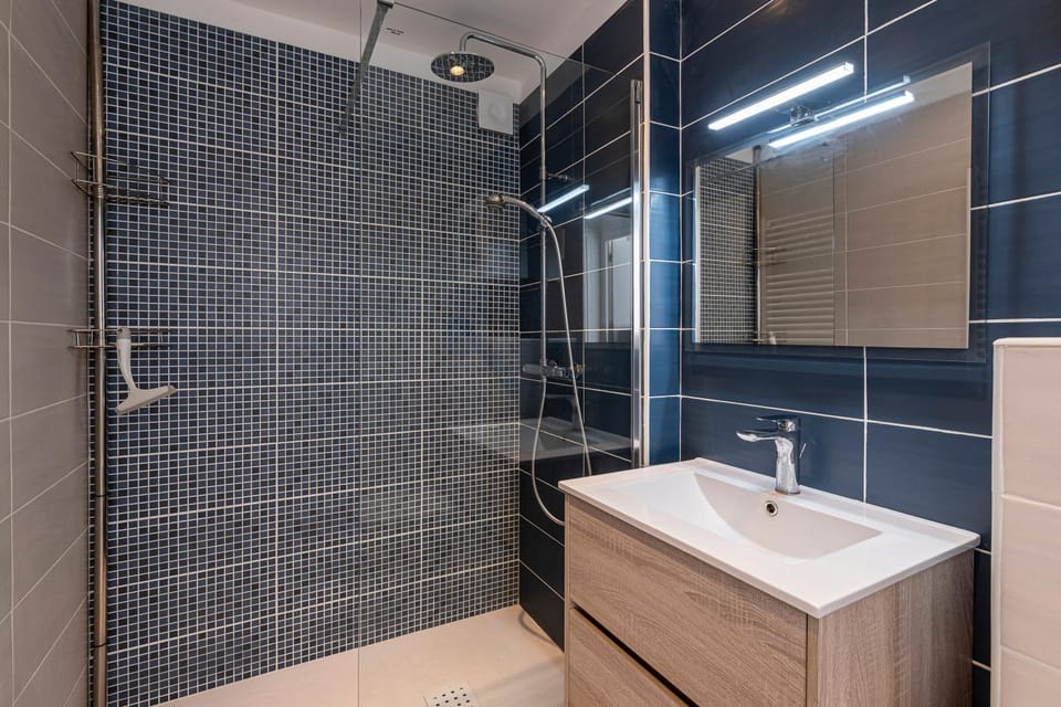 Shower, Bathroom