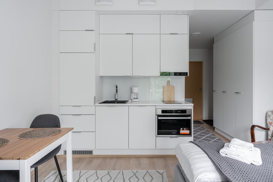 Coffee/tea facilities, oven, stove, kitchen