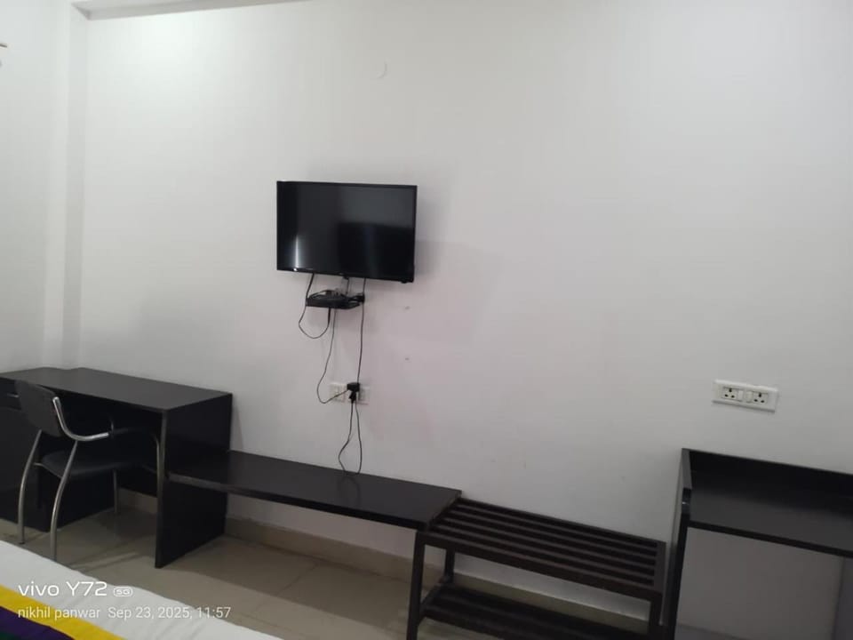 Tipsyy Inn 014 Bed and Breakfast in Gurugram