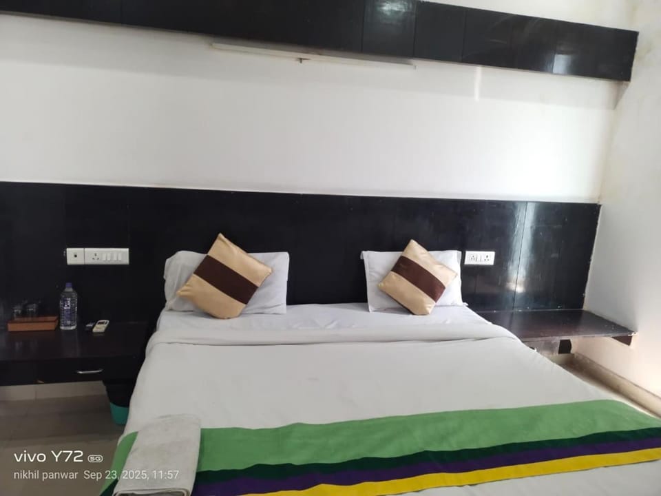 Tipsyy Inn 014 Bed and Breakfast in Gurugram