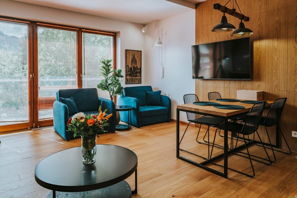 TV and multimedia, Living room, Seating area, Dining area, Evening entertainment