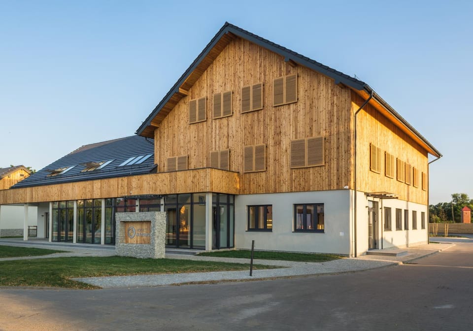 Facade/entrance, Neighbourhood, Area and facilities