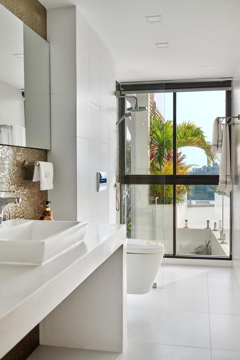 Shower, Toilet, Bathroom, Decorative detail, towels