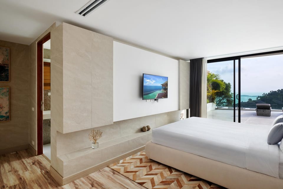 Communal lounge/ TV room, Bed, TV and multimedia, Photo of the whole room, Seating area, Bedroom, hair dryier, wardrobe, air conditioner