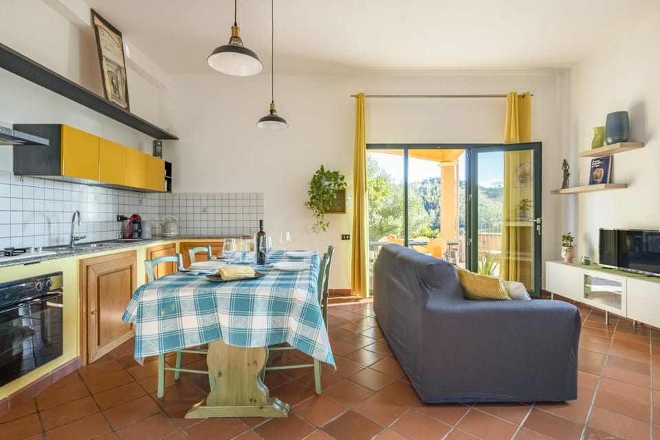 Kitchen or kitchenette, Living room, Dining area