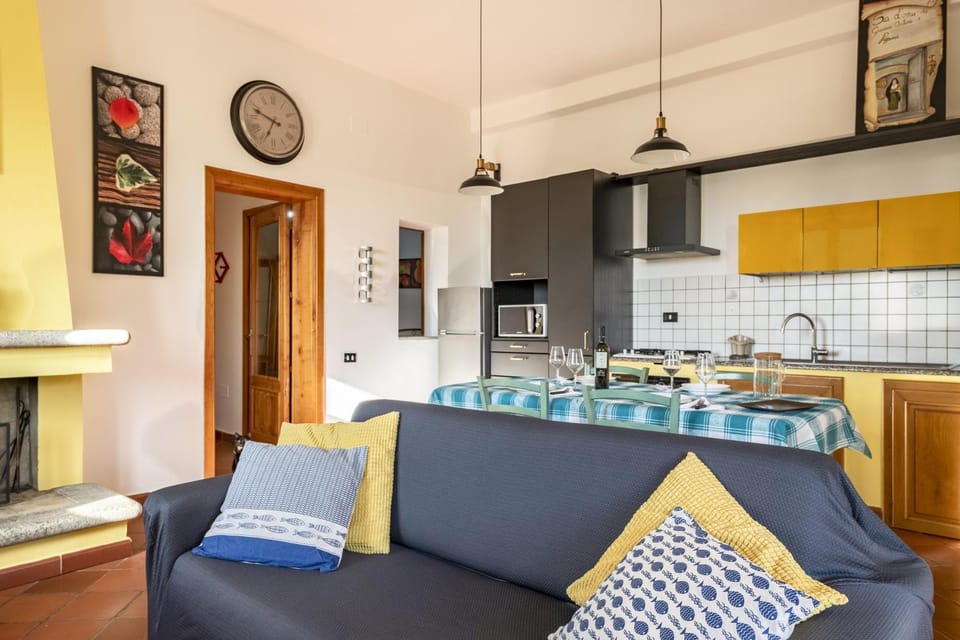 Coffee/tea facilities, Living room, microwave