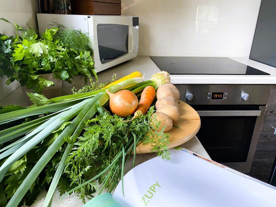 Kitchen or kitchenette, Food and drinks, Food, minibar