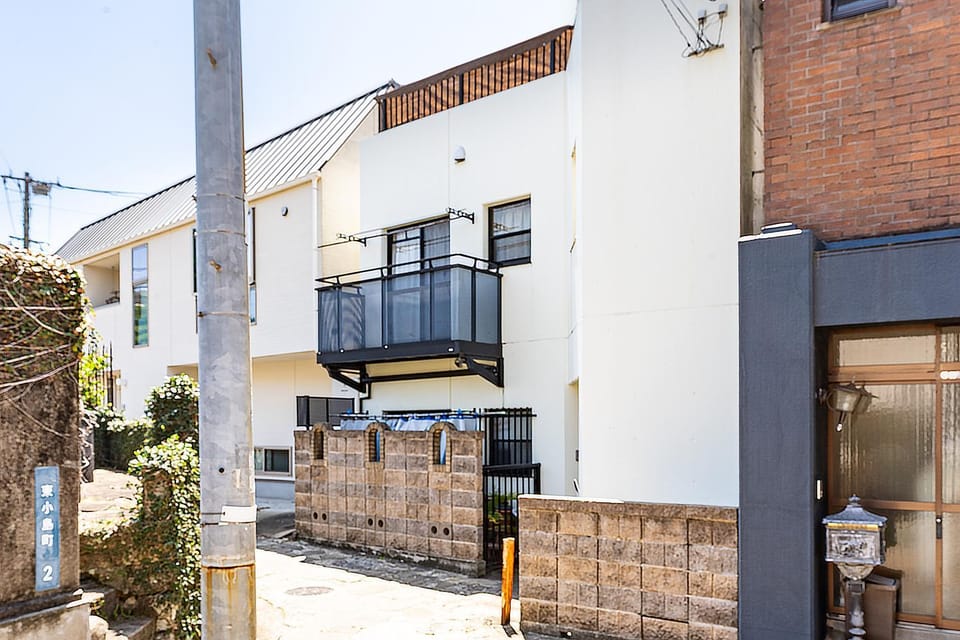 Property building, Day, Neighbourhood