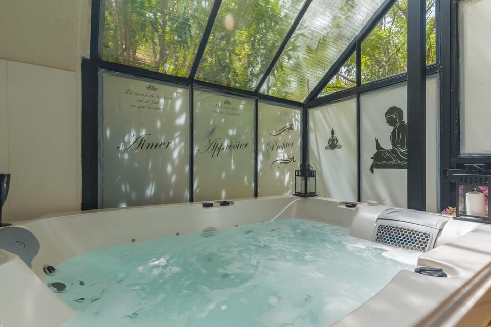 Bathroom, Living room