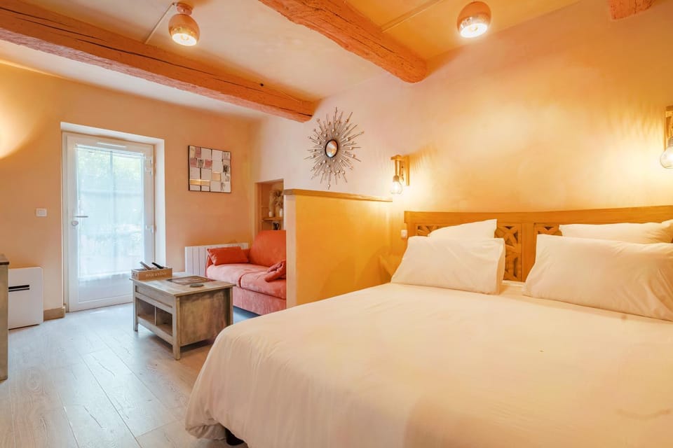 Property building, Living room, Bedroom