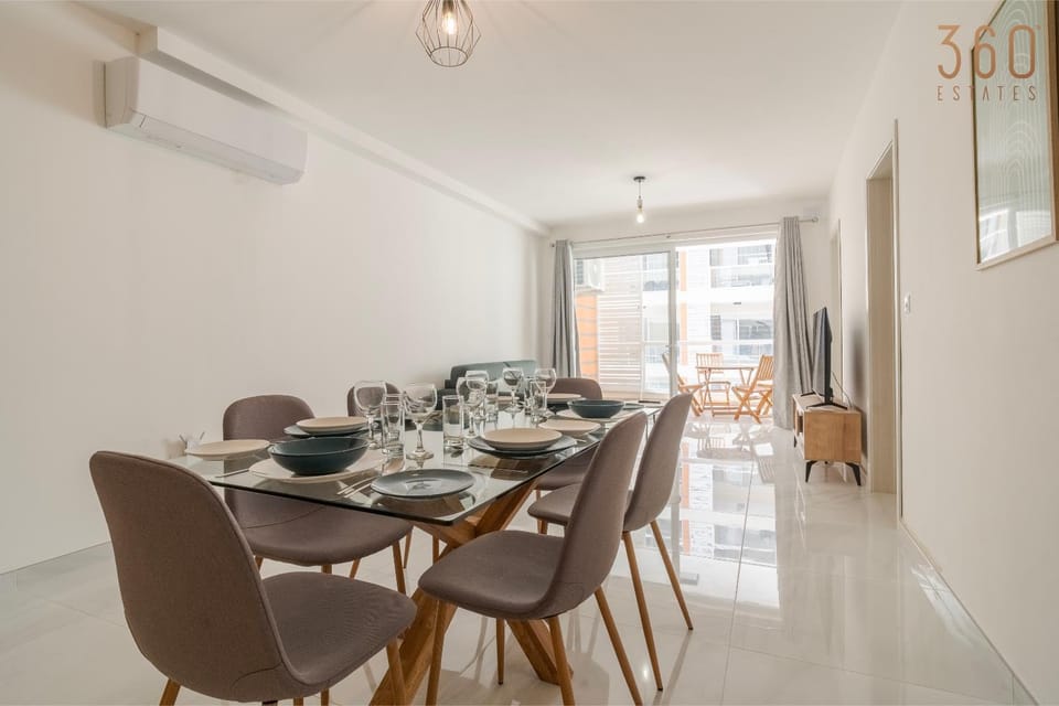 Living room, Seating area, Dining area, air conditioner