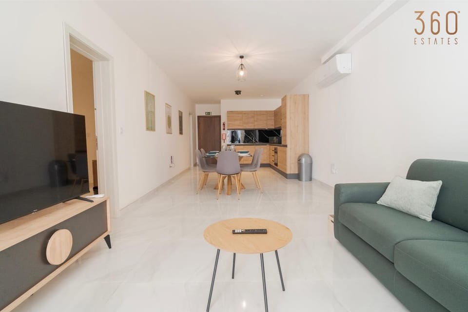 Communal lounge/ TV room, TV and multimedia, Kitchen or kitchenette, Living room, Seating area, Evening entertainment