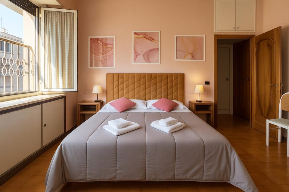 Bed, Photo of the whole room, Bedroom, towels
