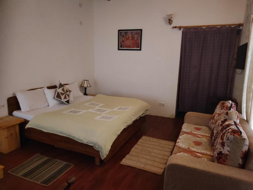 Stone cottage 2BR in Mukteshwar by Homeyhuts Villa in Uttarakhand