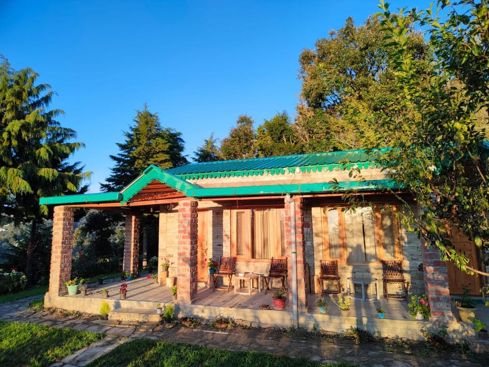 Stone cottage 2BR in Mukteshwar by Homeyhuts Villa in Uttarakhand