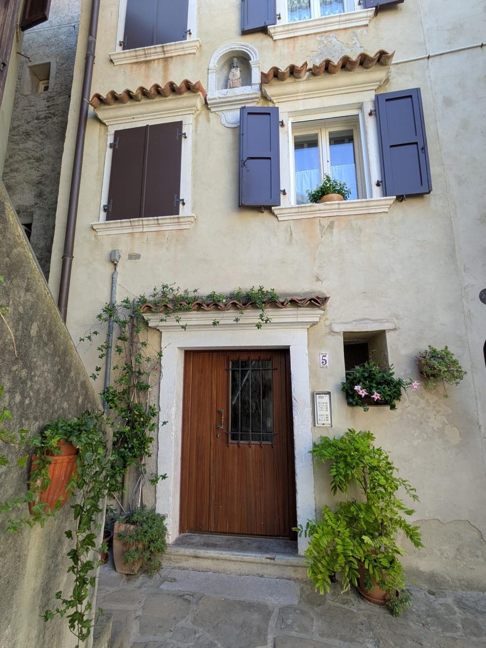 Facade/entrance