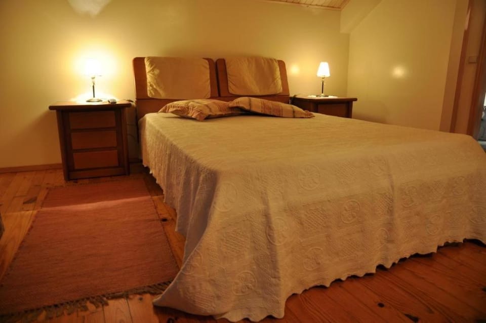 casa do meio da vila suites Country House in Portugal