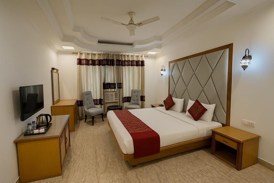 Communal lounge/ TV room, Bed, TV and multimedia, View (from property/room), Living room, Photo of the whole room, Seating area, Bedroom, air conditioner